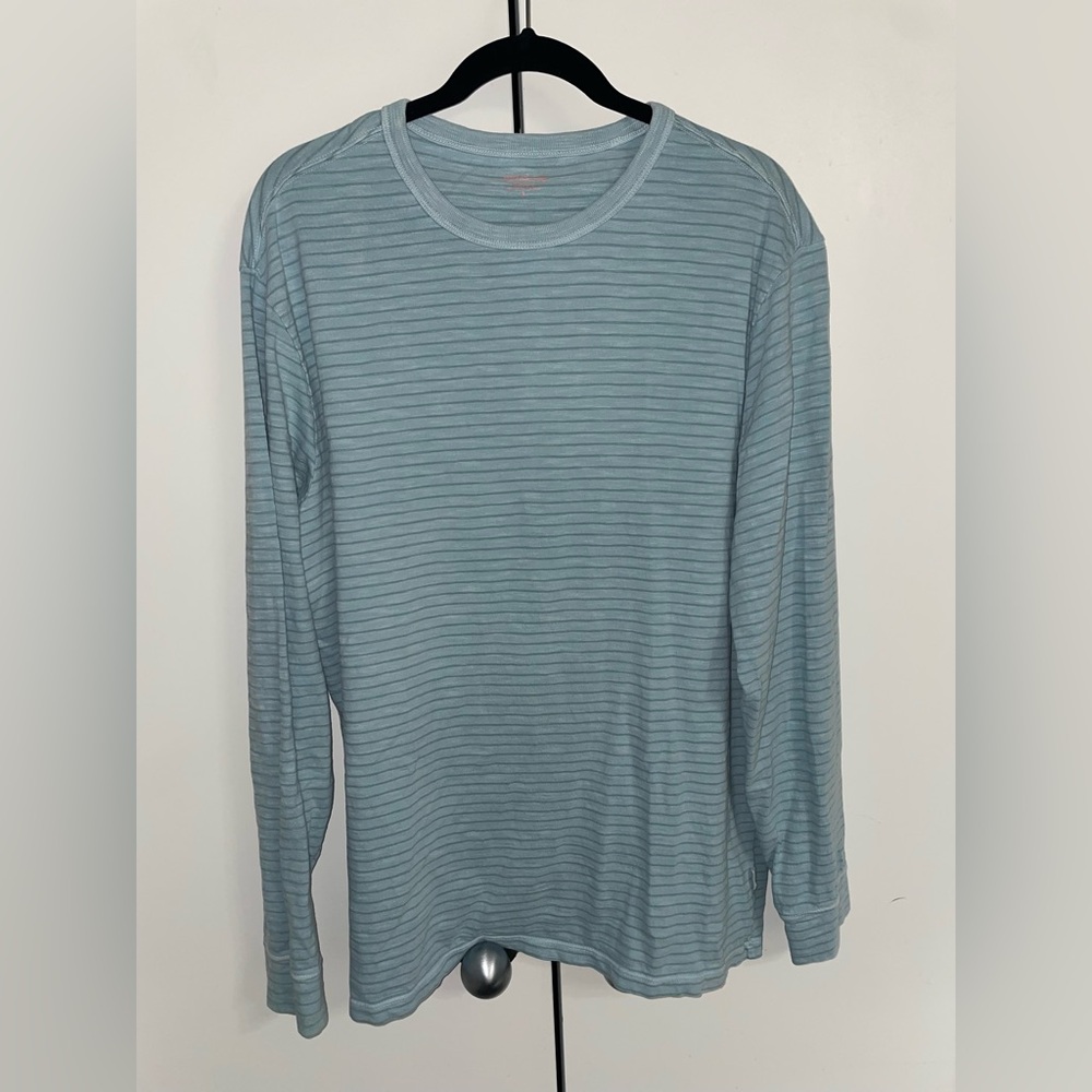 Men's Long-Sleeve Vineyard Vines T-Shirt. Size Large, 100% Cotton.